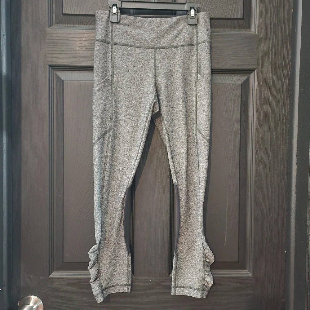 Lululemon Sz. 4 Heathered Black Speed Crop Legging